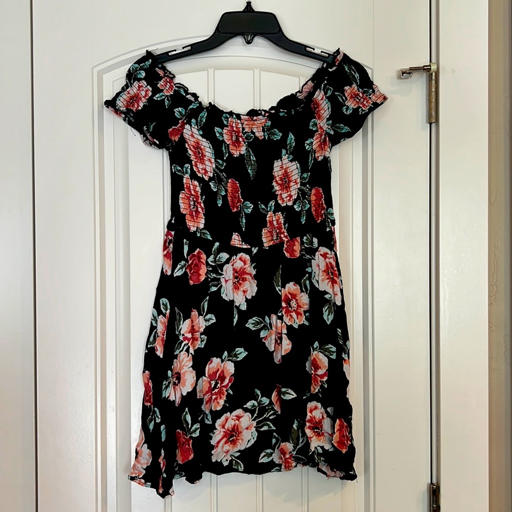 Cute floral dress!